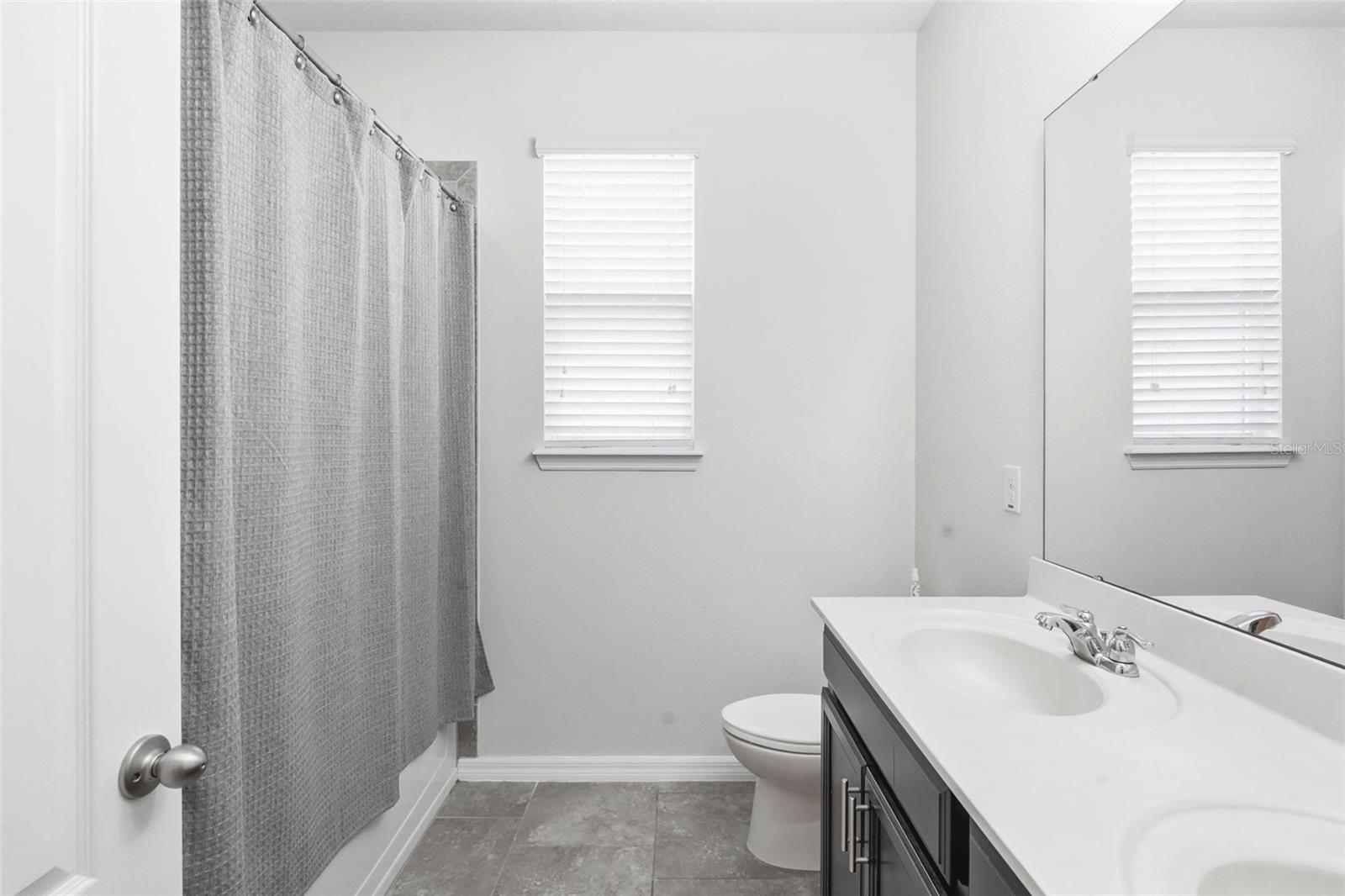 Image 15 of 41 For 404 Victoria Trails Blvd