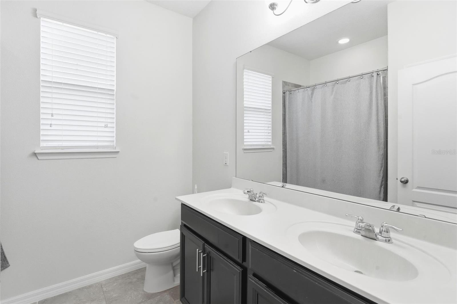 Image 16 of 41 For 404 Victoria Trails Blvd