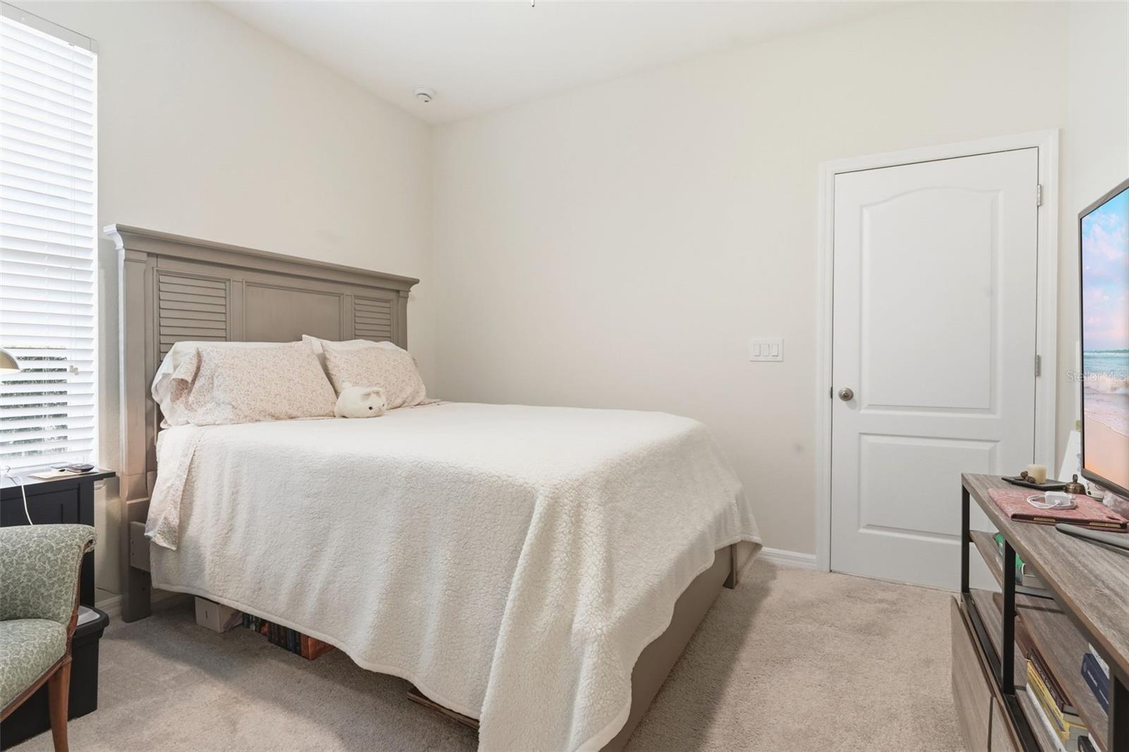 Image 20 of 41 For 404 Victoria Trails Blvd