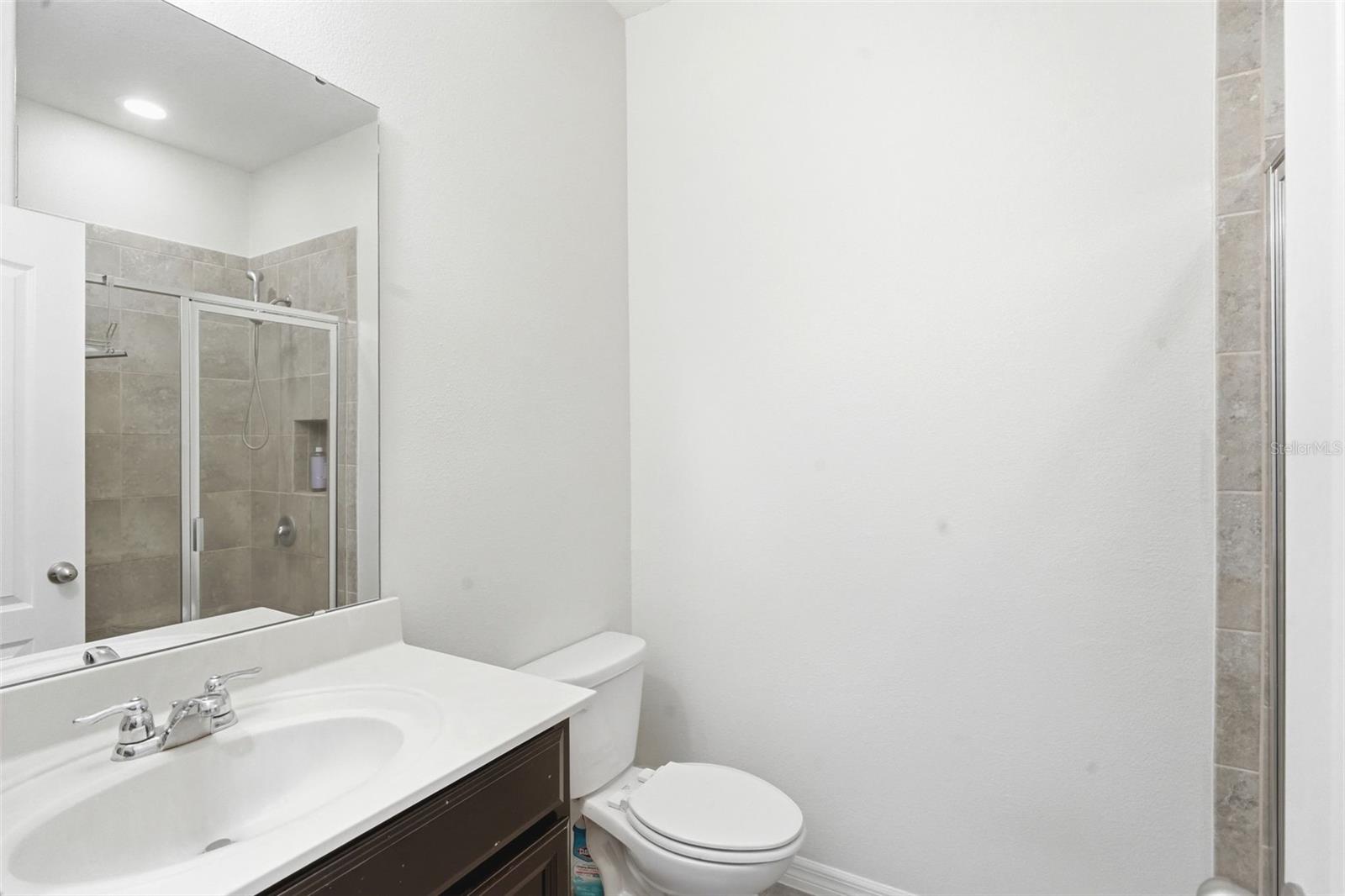 Image 22 of 41 For 404 Victoria Trails Blvd