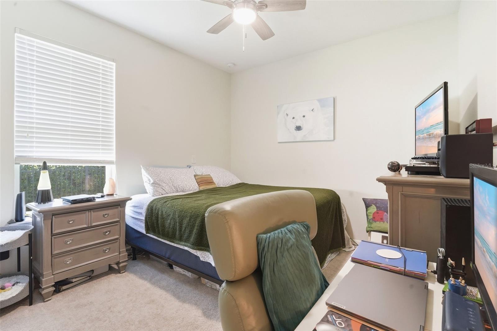 Image 23 of 41 For 404 Victoria Trails Blvd