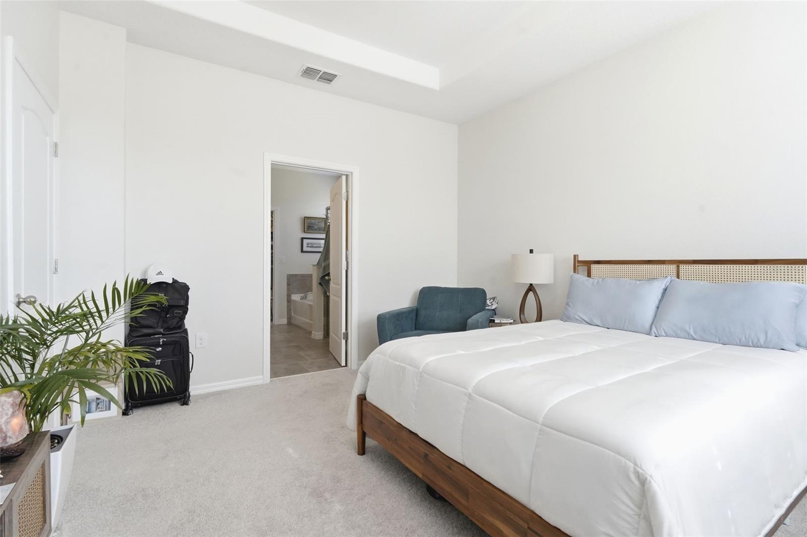 Image 28 of 41 For 404 Victoria Trails Blvd