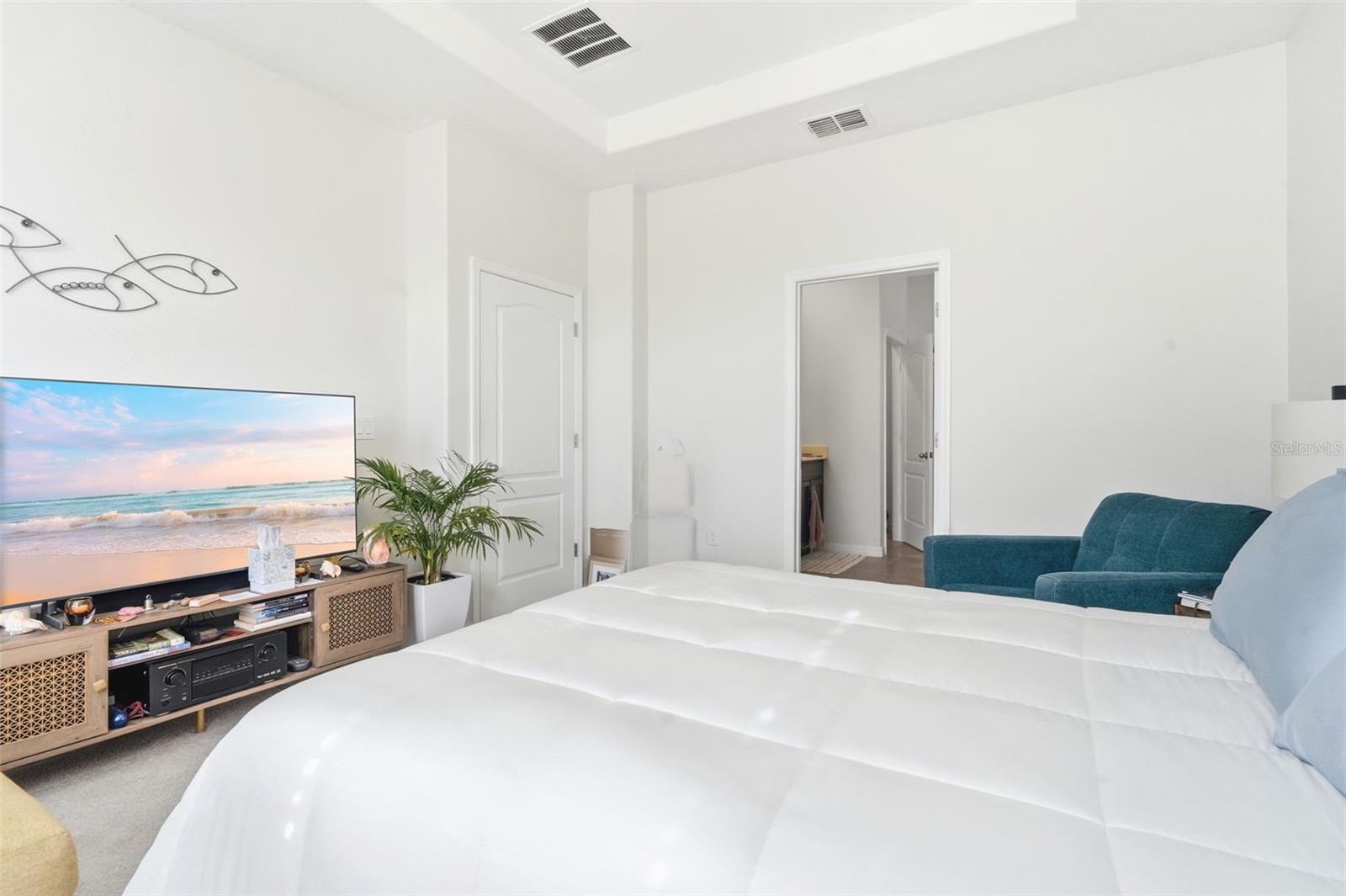 Image 29 of 41 For 404 Victoria Trails Blvd