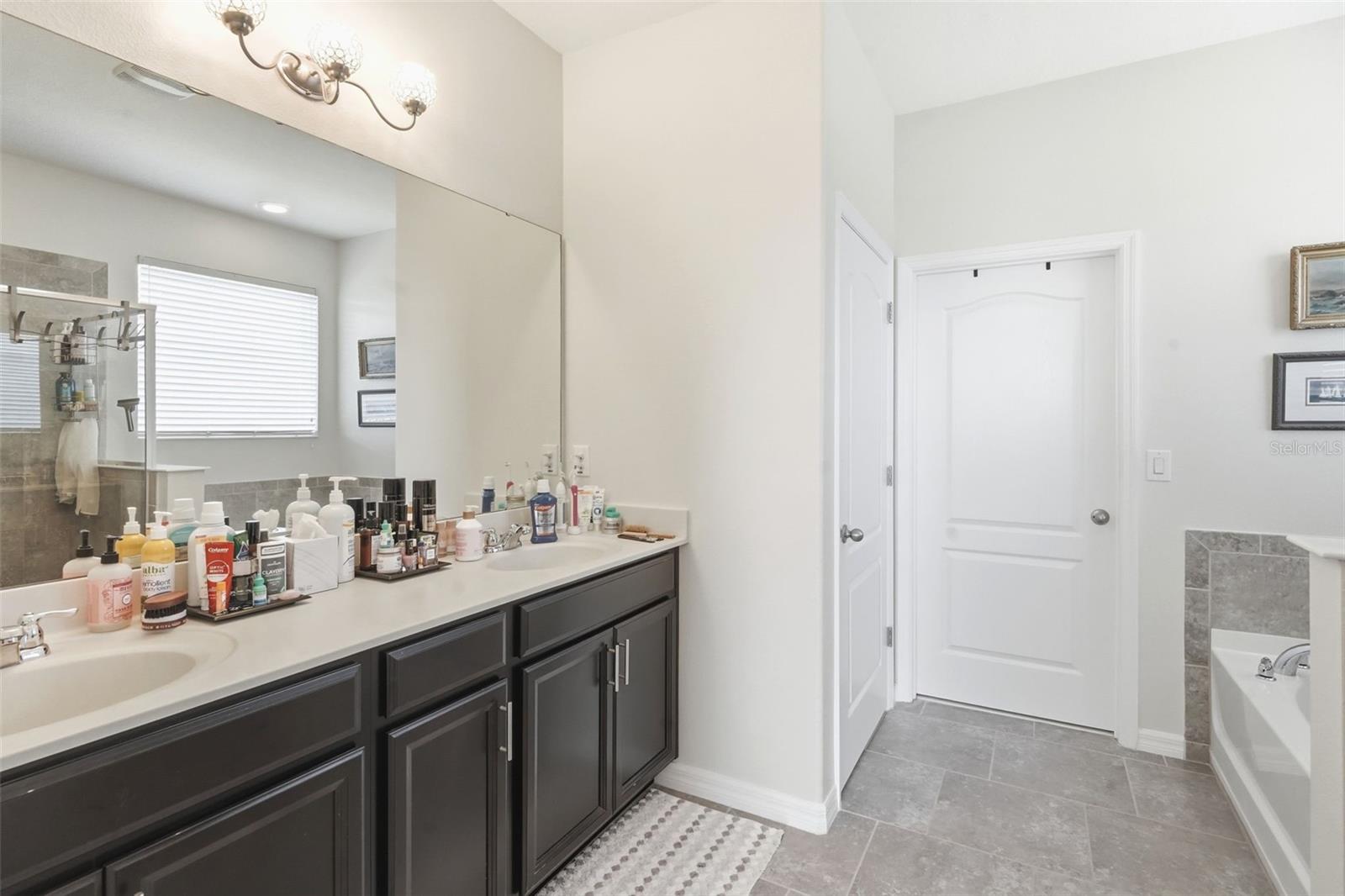 Image 31 of 41 For 404 Victoria Trails Blvd