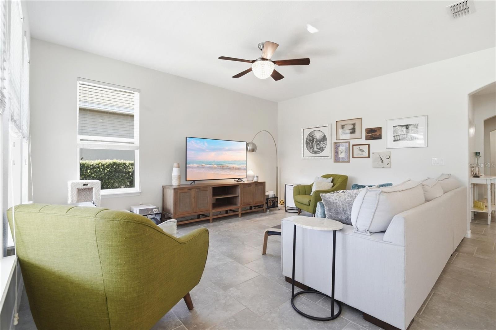 Image 6 of 41 For 404 Victoria Trails Blvd