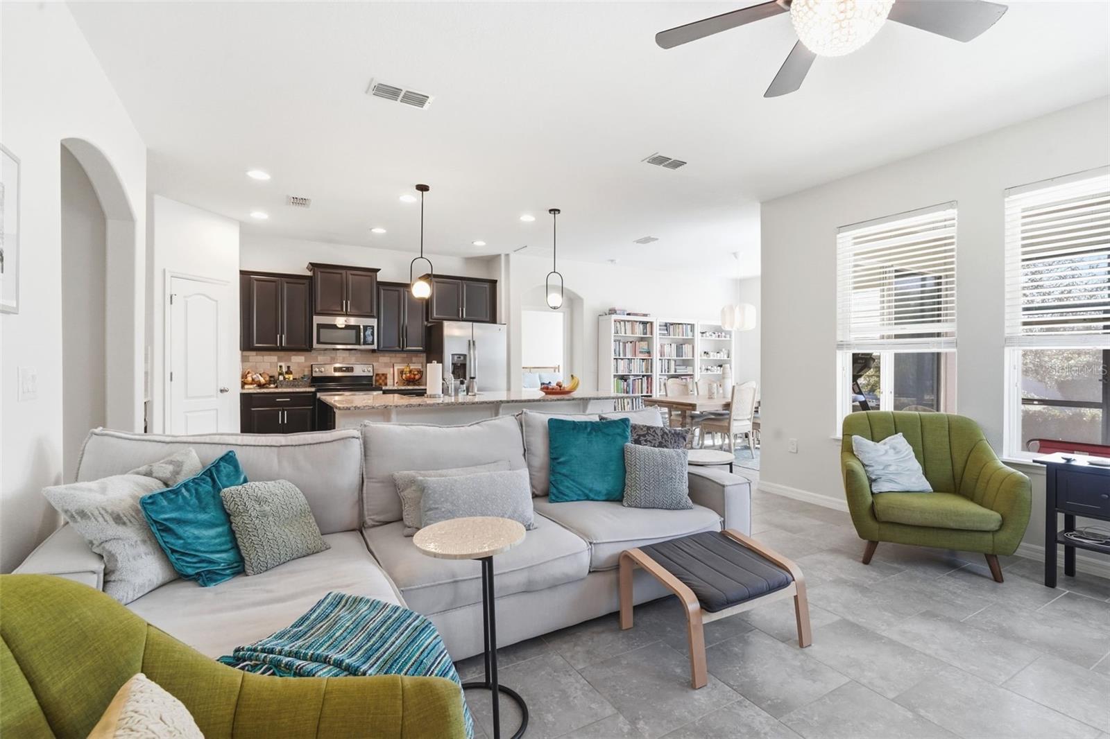 Image 8 of 41 For 404 Victoria Trails Blvd