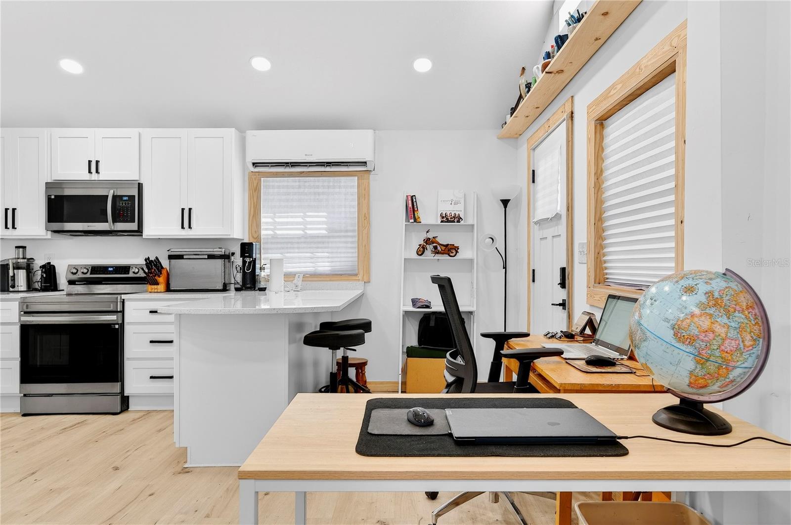 Image 11 of 41 For 607 Jefferson Street