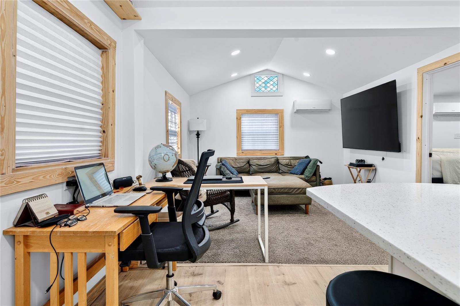 Image 12 of 41 For 607 Jefferson Street