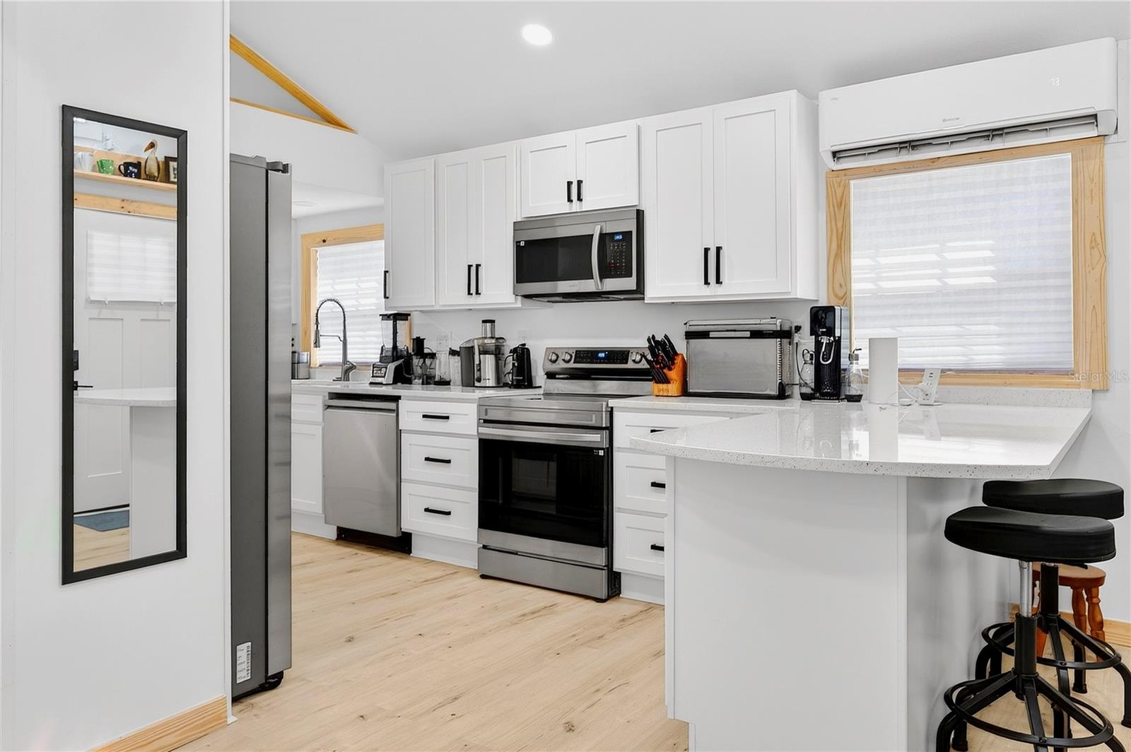 Image 14 of 41 For 607 Jefferson Street