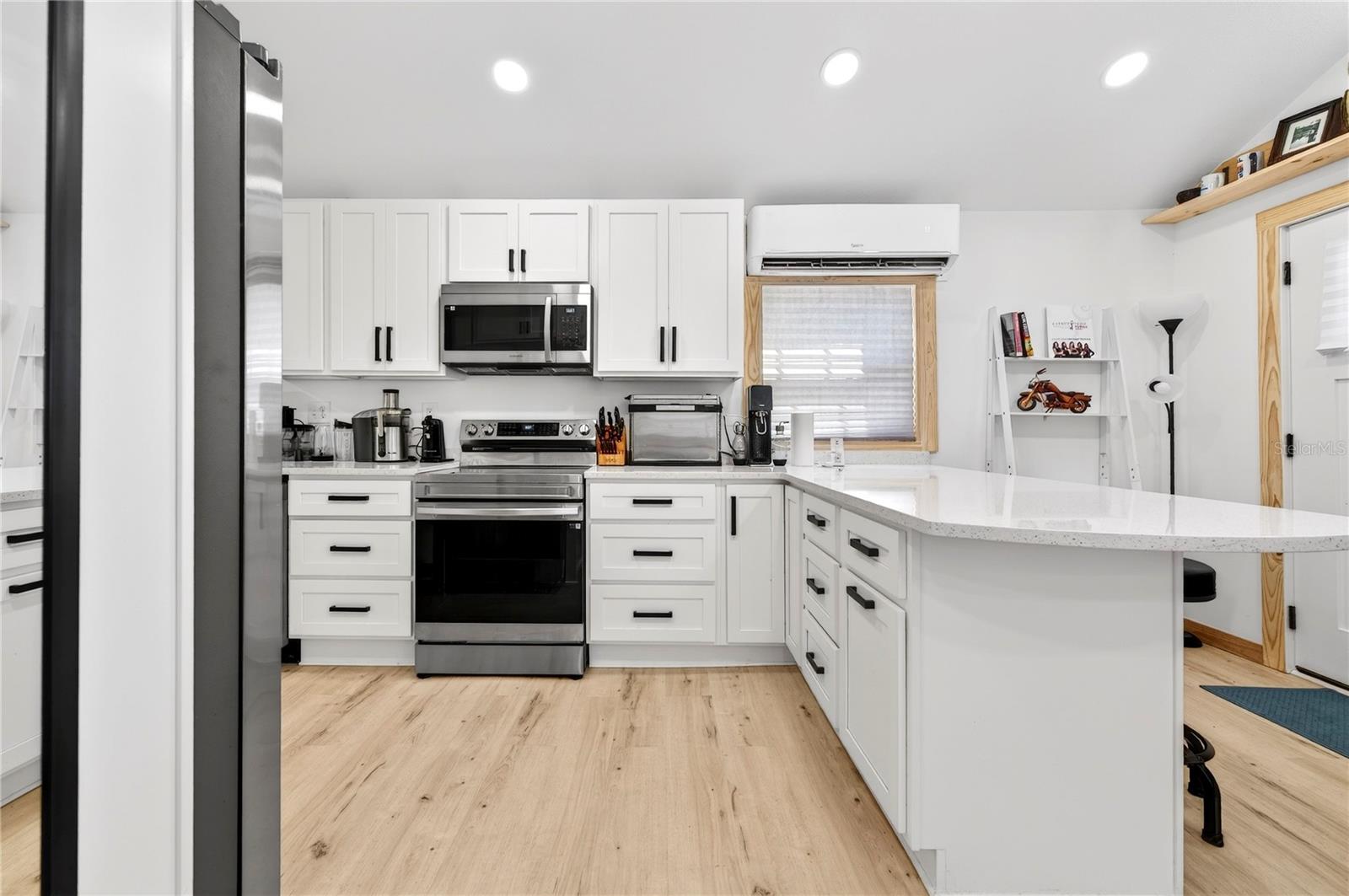 Image 15 of 41 For 607 Jefferson Street