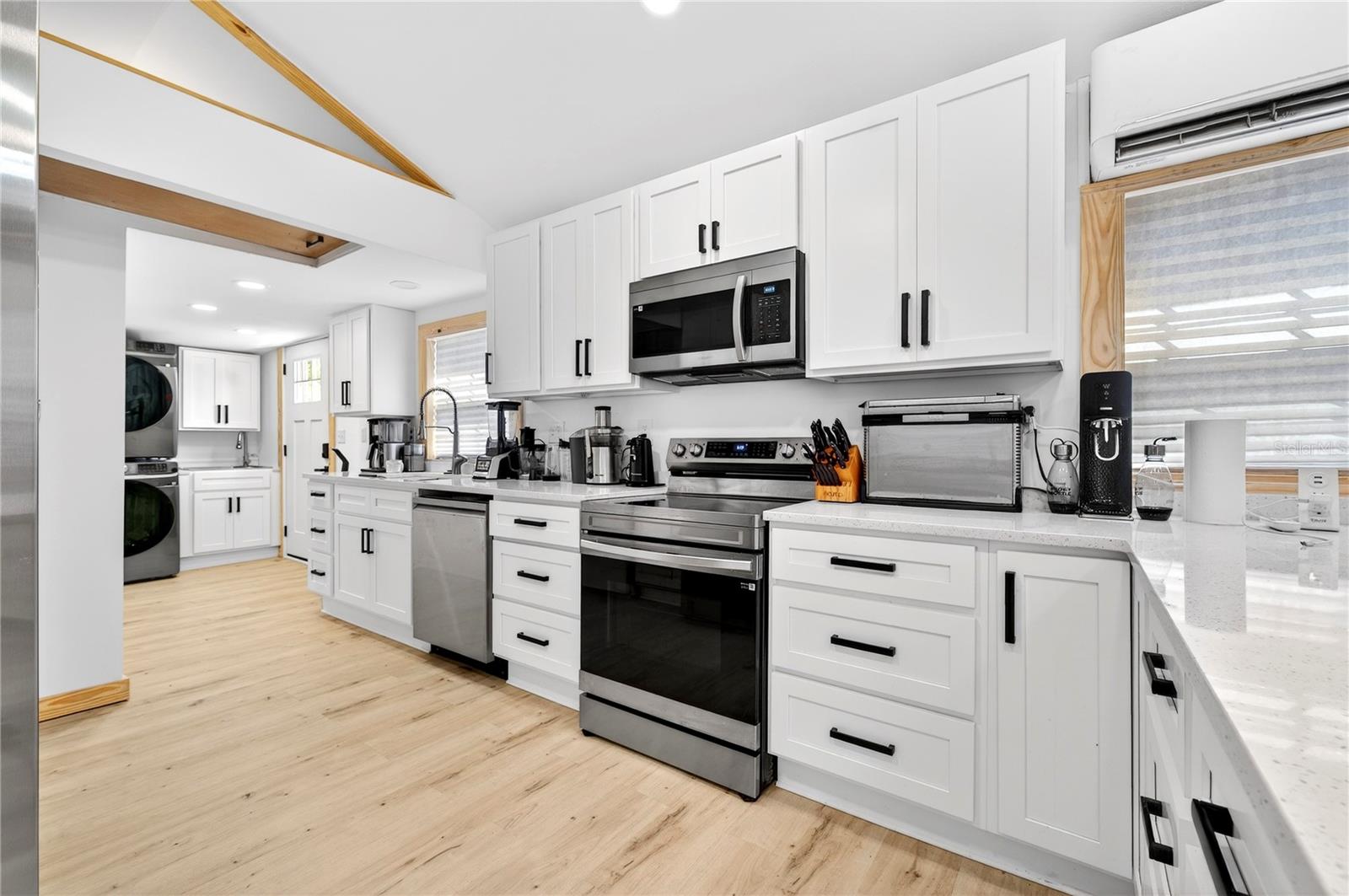 Image 16 of 41 For 607 Jefferson Street