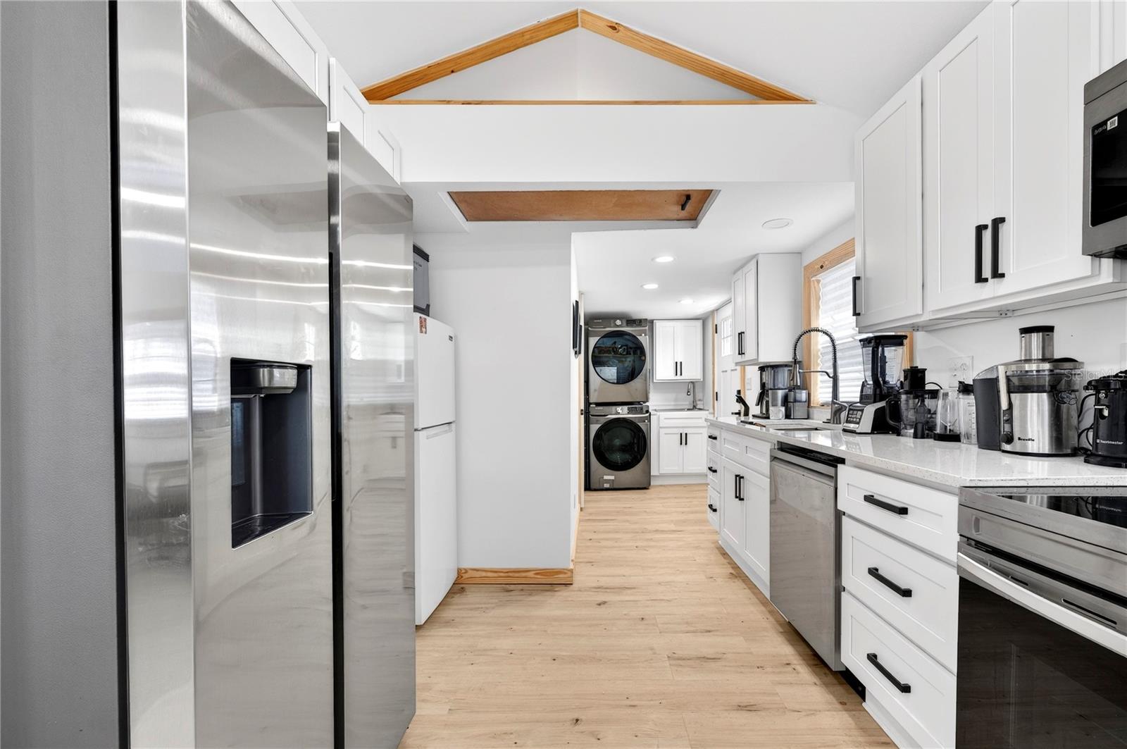 Image 17 of 41 For 607 Jefferson Street