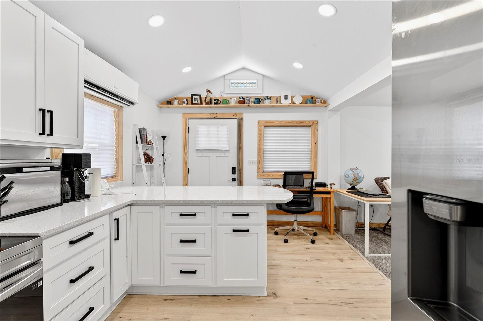 Image 18 of 41 For 607 Jefferson Street