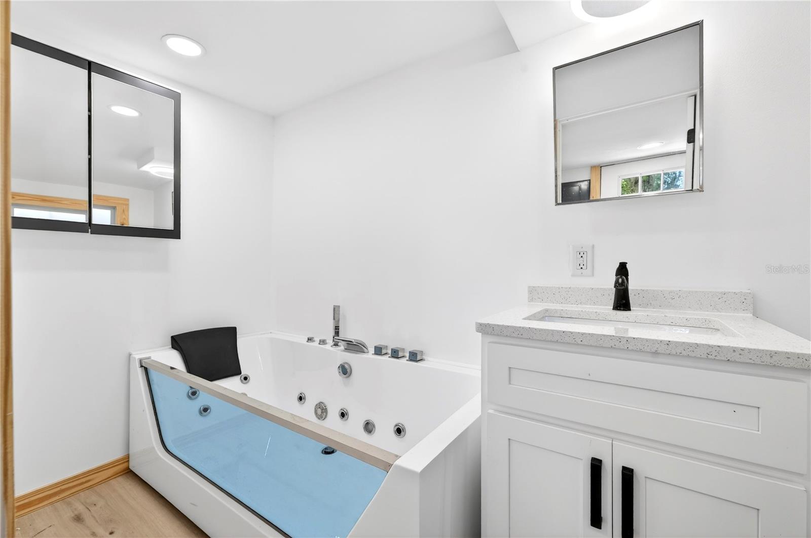 Image 24 of 41 For 607 Jefferson Street