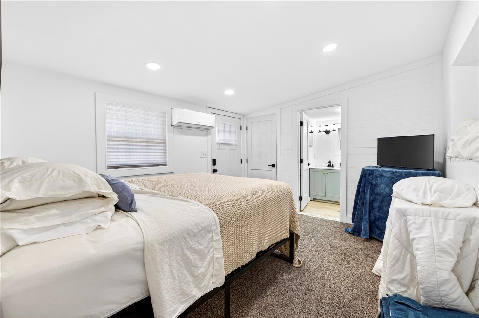 Image 27 of 41 For 607 Jefferson Street