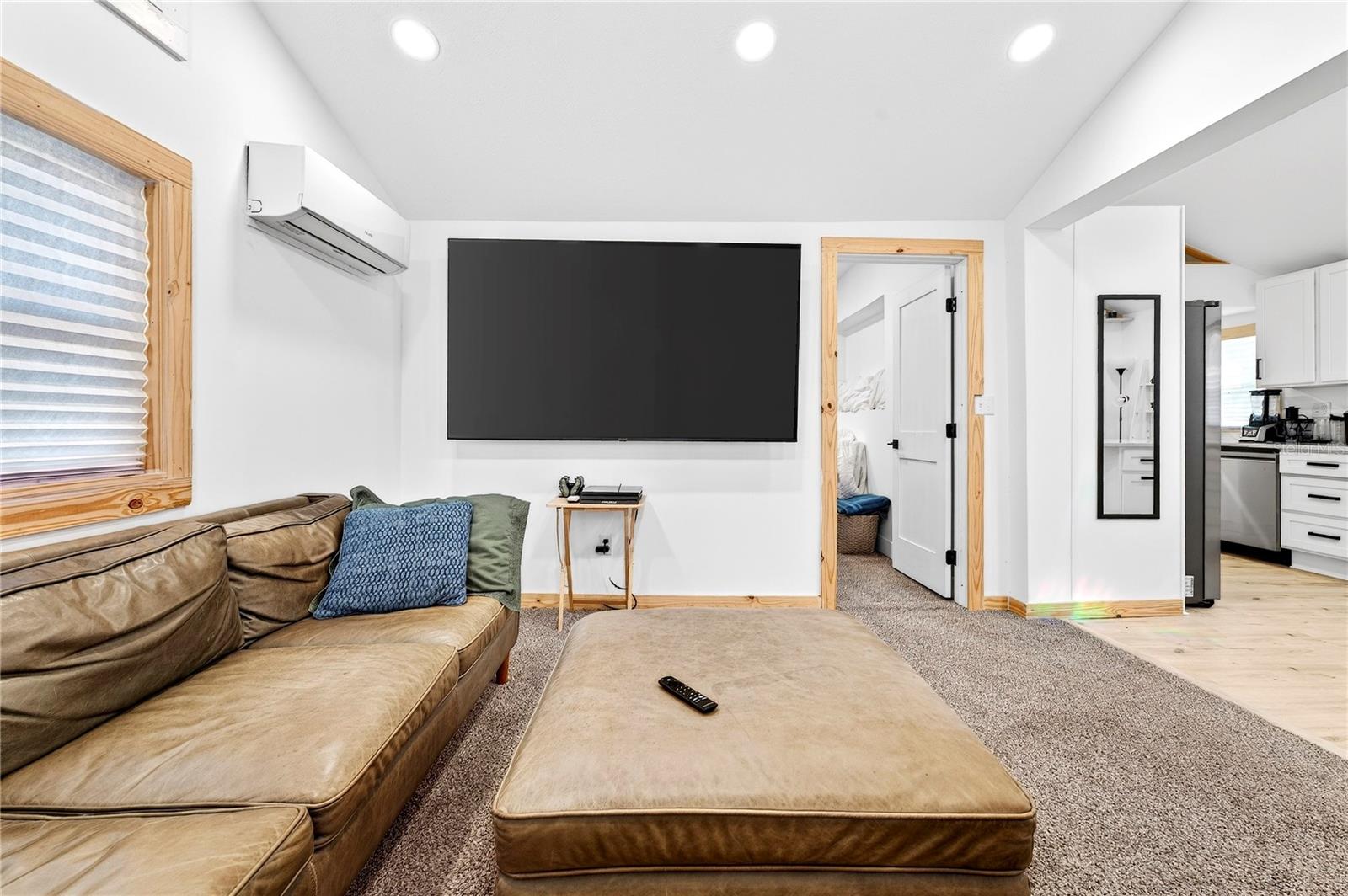 Image 8 of 41 For 607 Jefferson Street