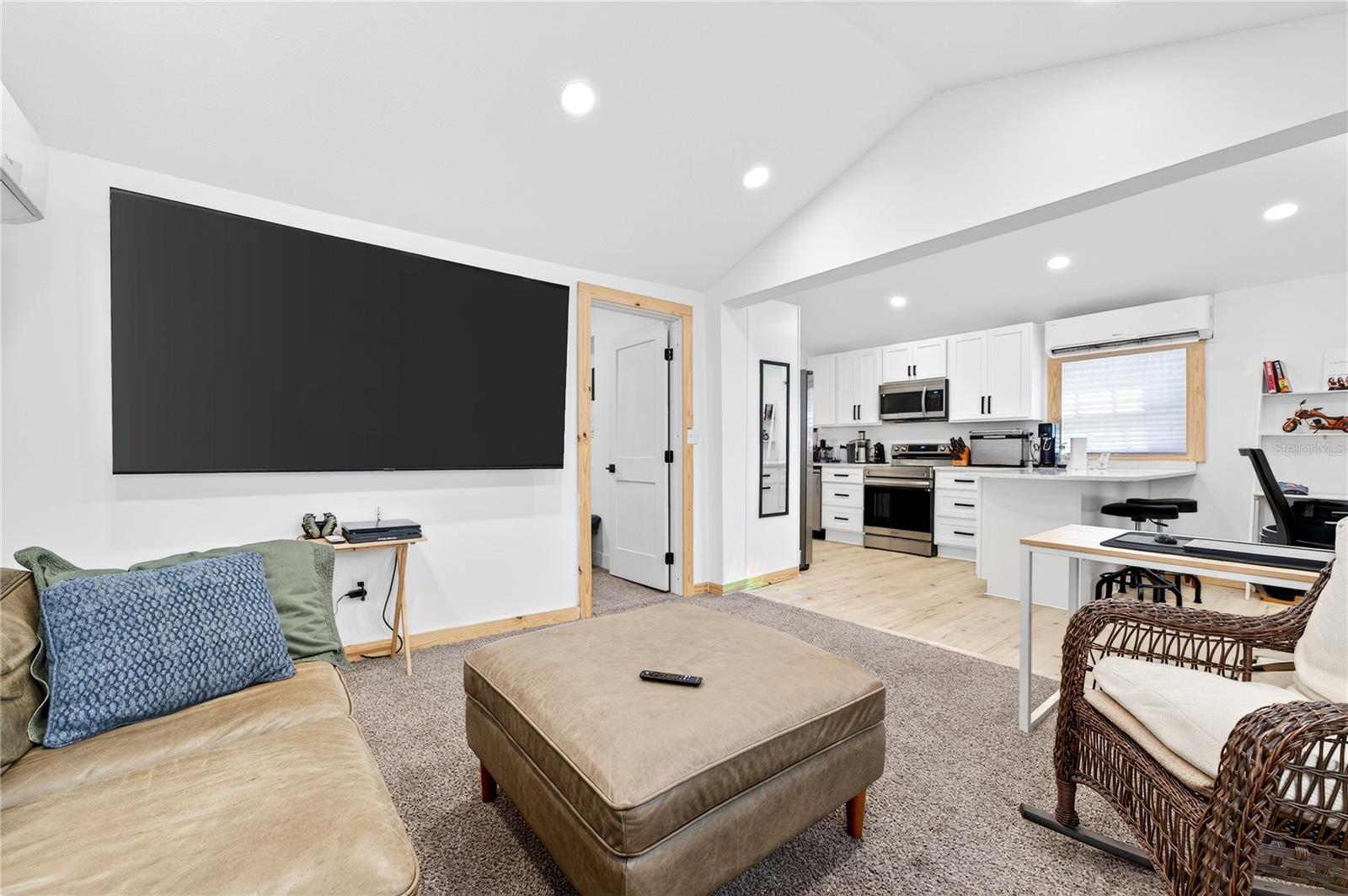 Image 9 of 41 For 607 Jefferson Street