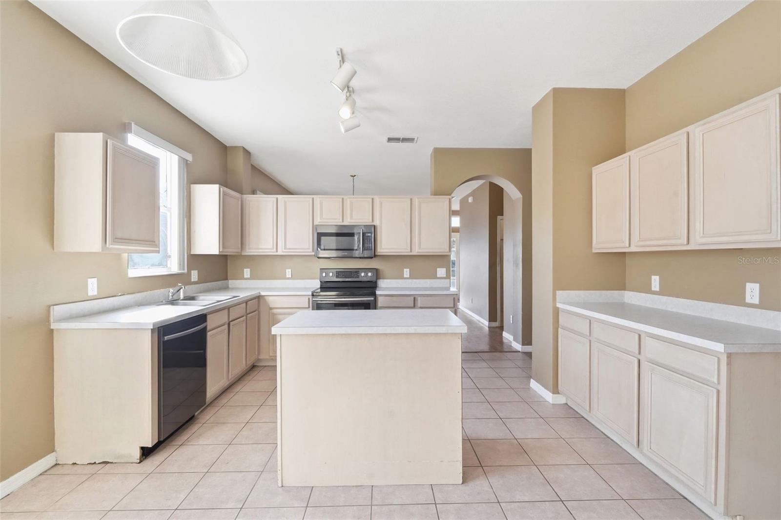 Image 13 of 38 For 2104 Mallard Creek Circle