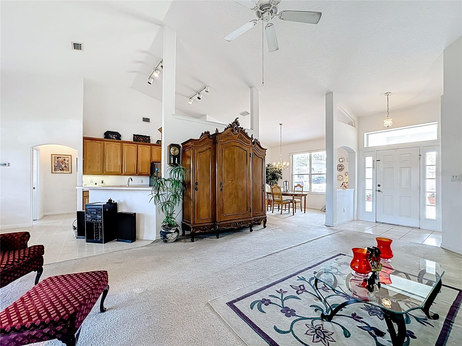 Image 11 of 69 For 200 Round Man Street