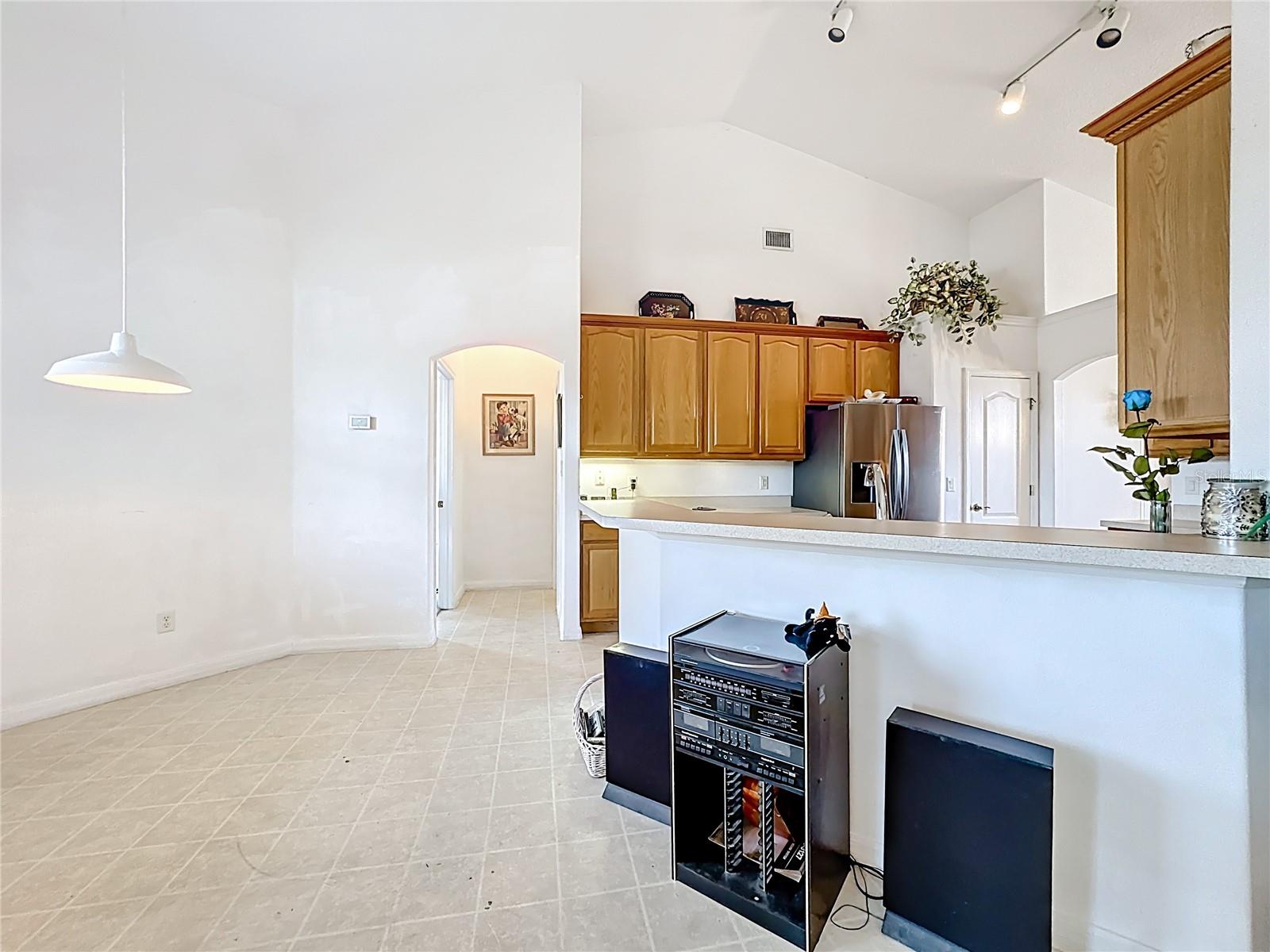 Image 13 of 69 For 200 Round Man Street