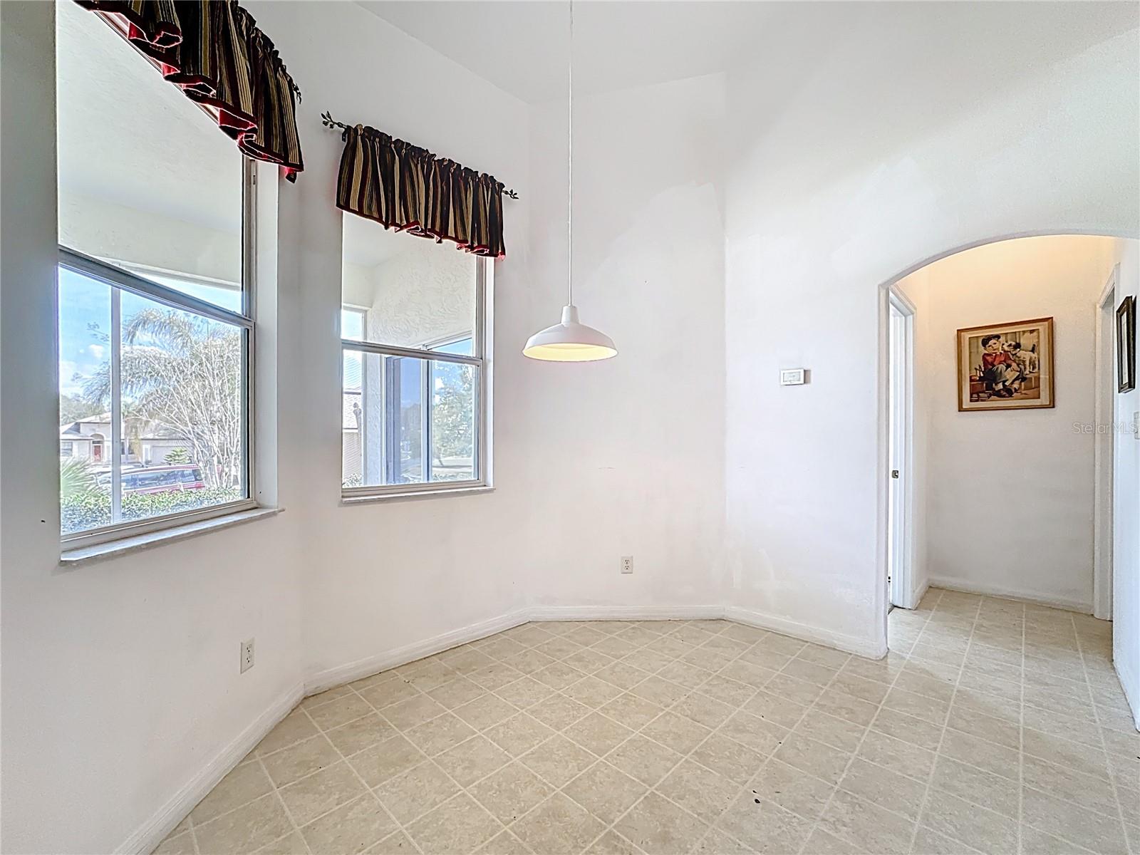 Image 14 of 69 For 200 Round Man Street