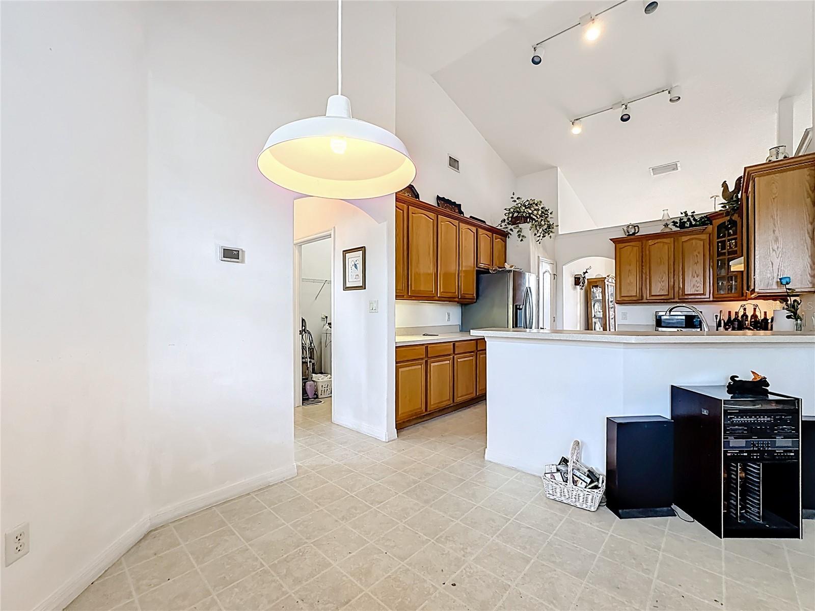 Image 15 of 69 For 200 Round Man Street