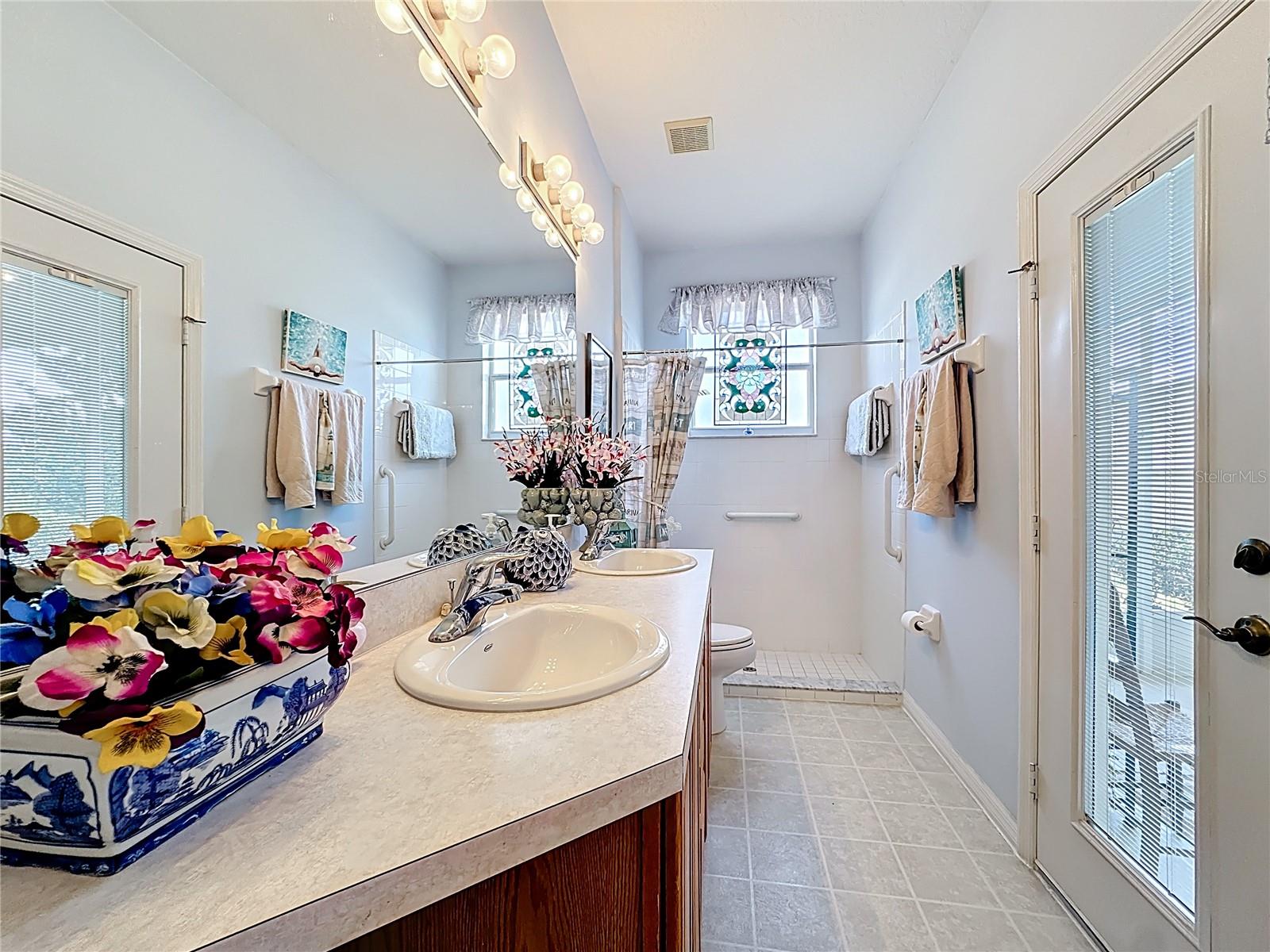 Image 41 of 69 For 200 Round Man Street