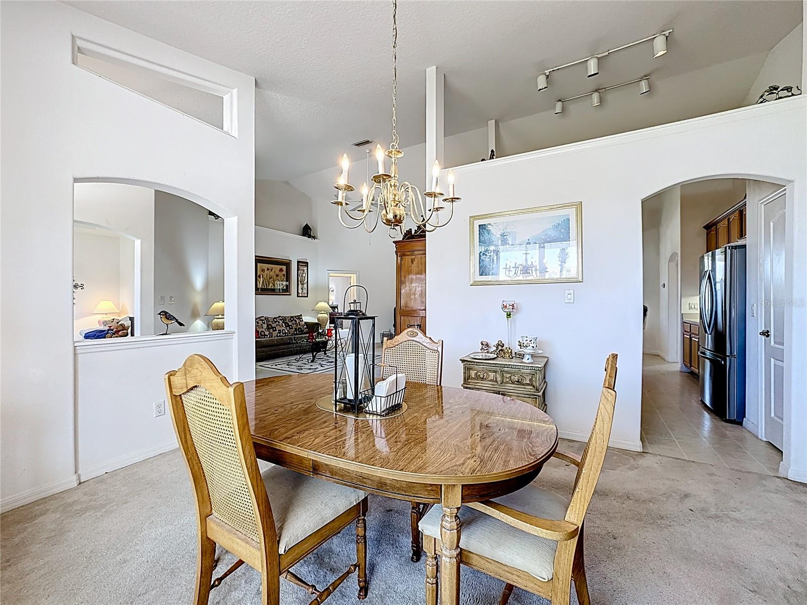 Image 8 of 69 For 200 Round Man Street