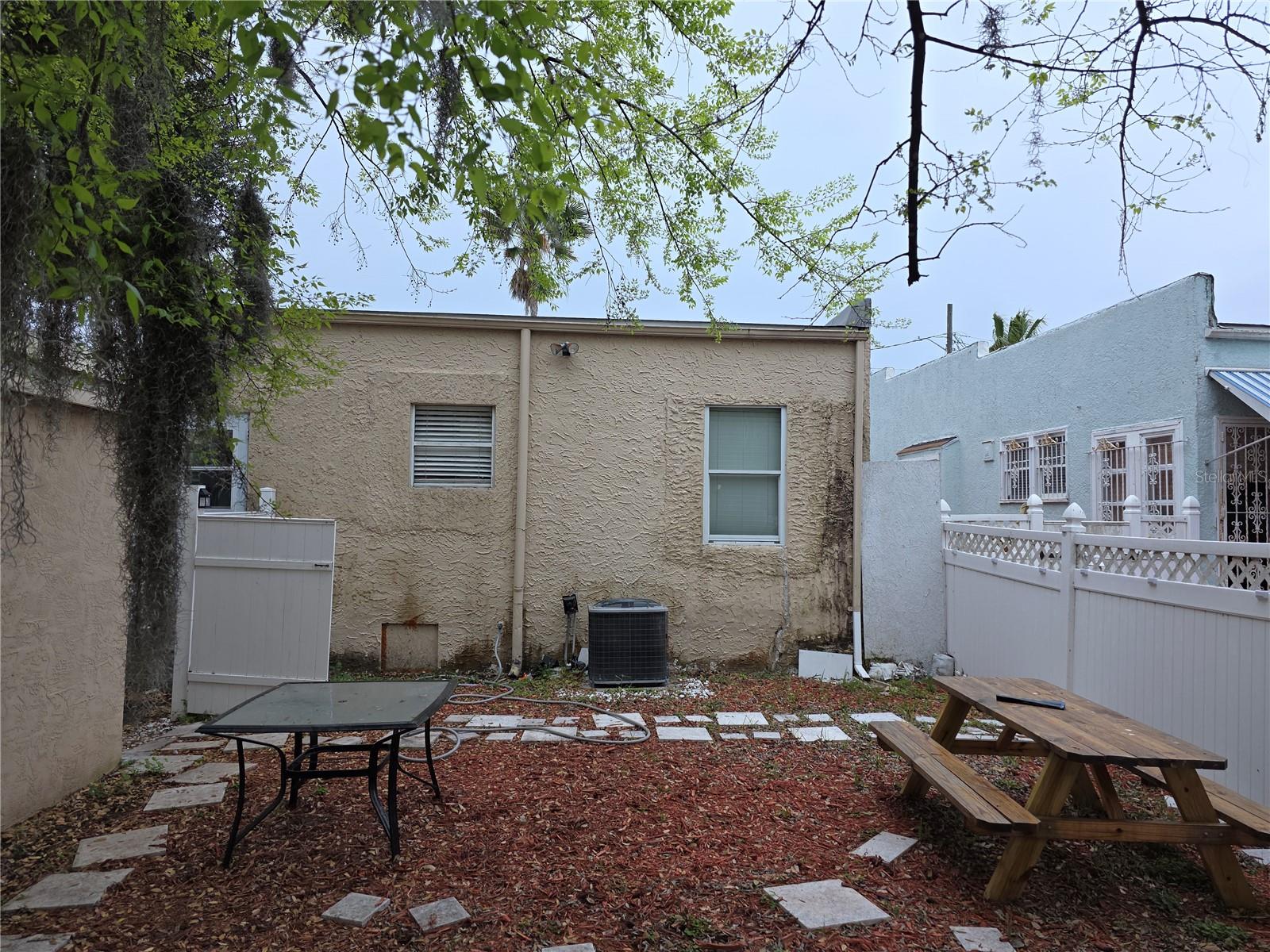 Image 6 of 25 For 847 Ridgewood Avenue