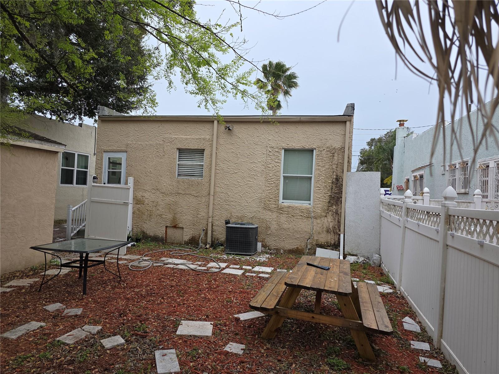 Image 7 of 25 For 847 Ridgewood Avenue