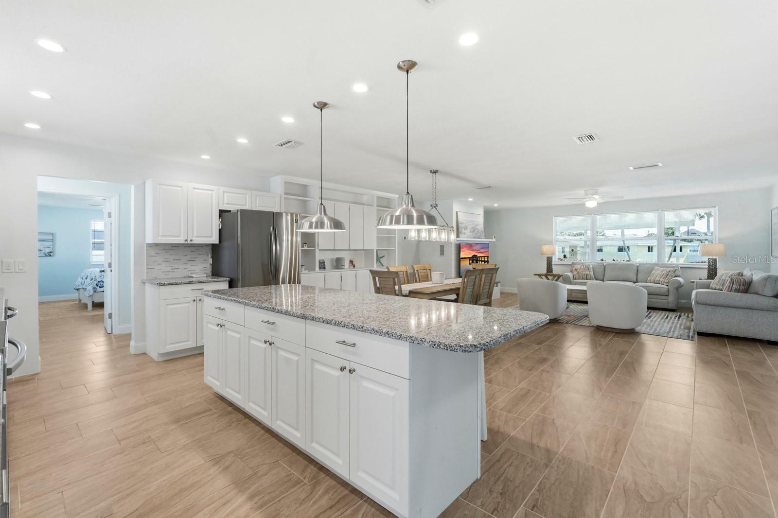 Image 11 of 73 For 341 Plaza Boulevard