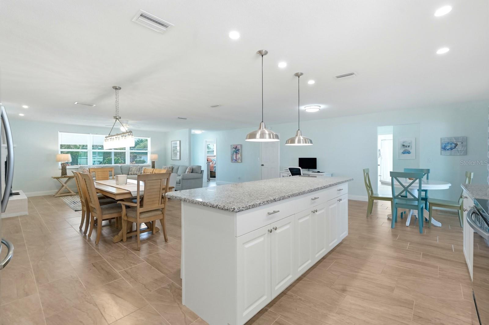 Image 12 of 73 For 341 Plaza Boulevard