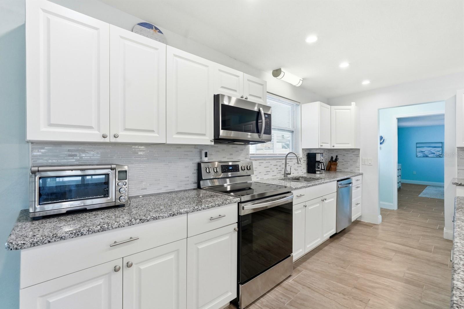 Image 14 of 73 For 341 Plaza Boulevard