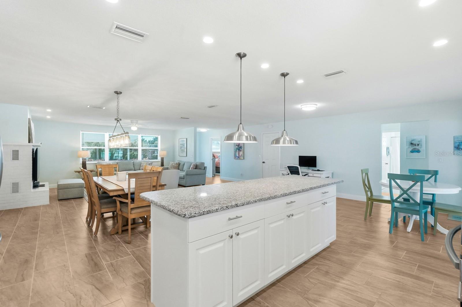 Image 16 of 73 For 341 Plaza Boulevard