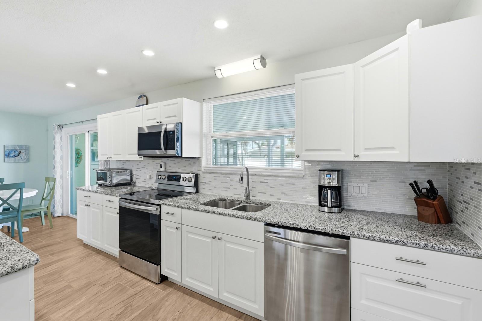 Image 17 of 73 For 341 Plaza Boulevard