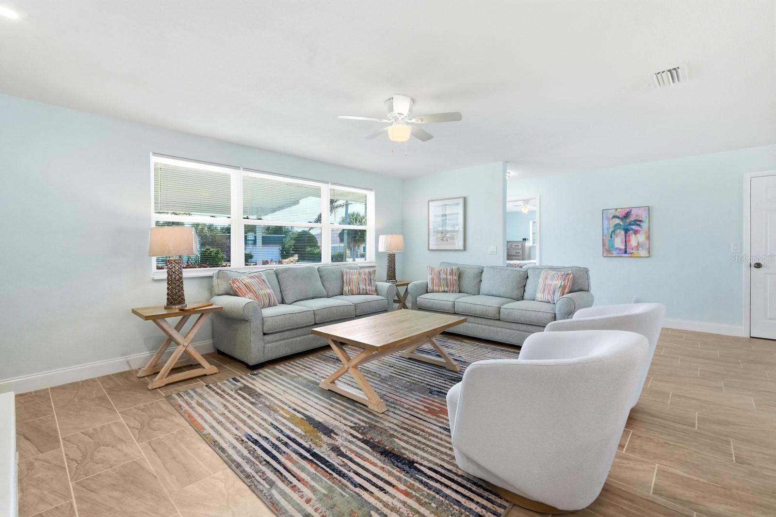 Image 6 of 73 For 341 Plaza Boulevard