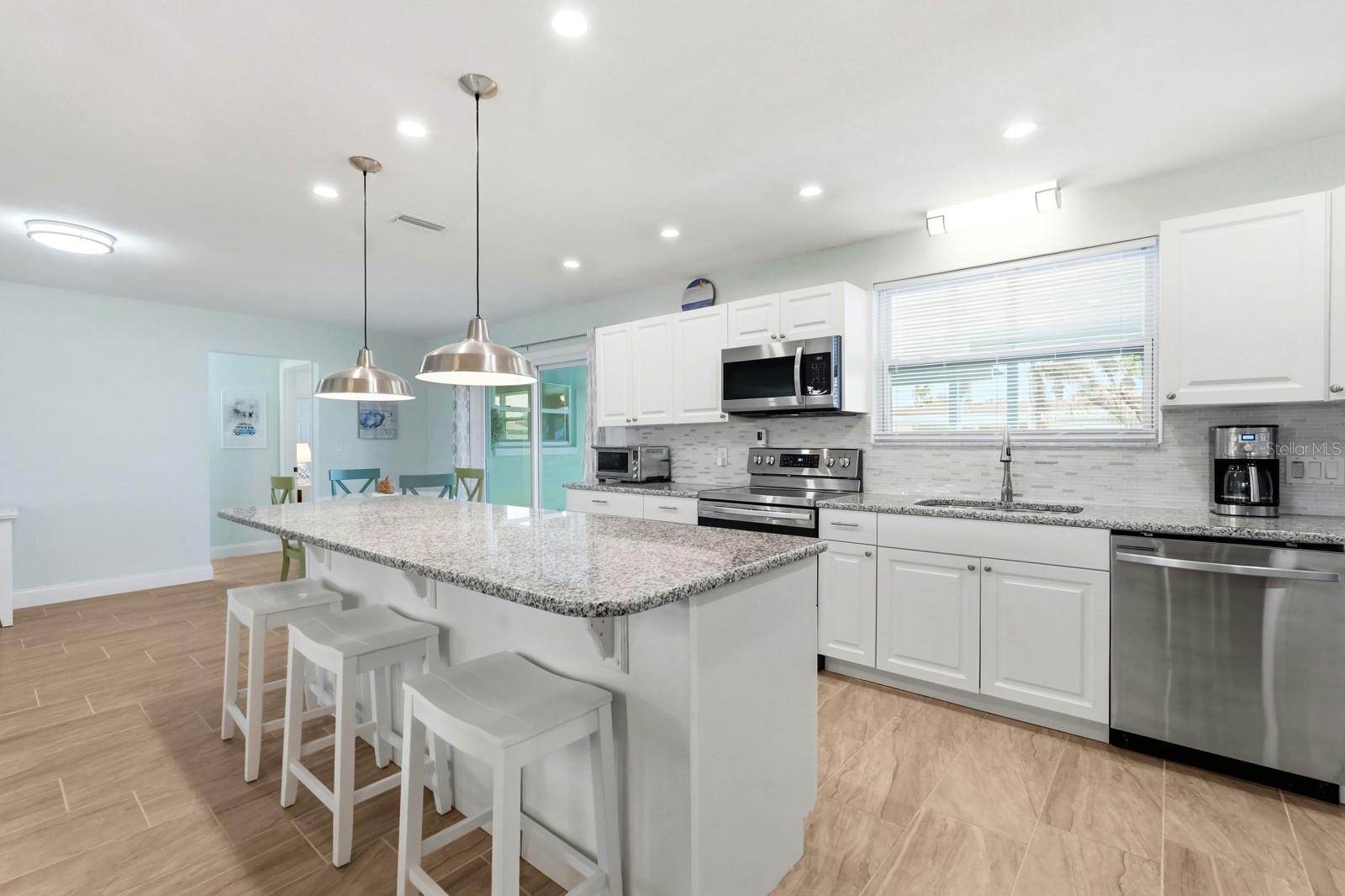 Image 9 of 73 For 341 Plaza Boulevard