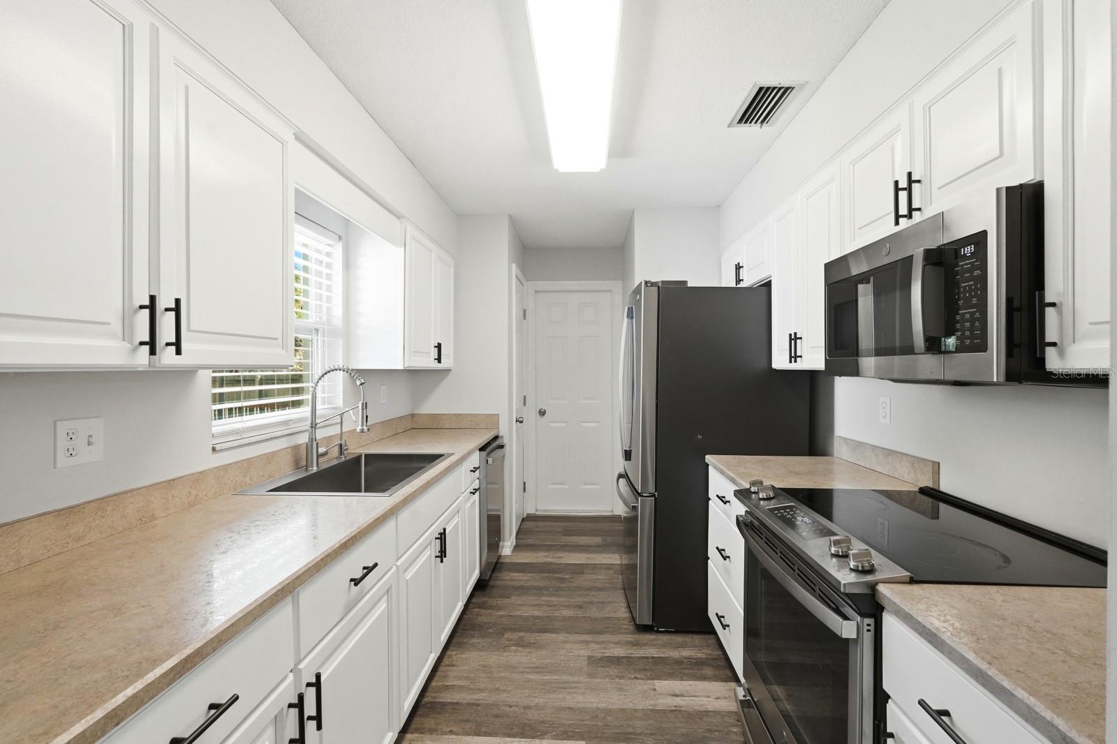 Image 11 of 48 For 543 Palm Drive