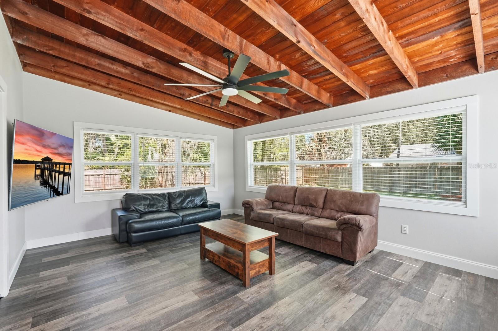 Image 17 of 48 For 543 Palm Drive