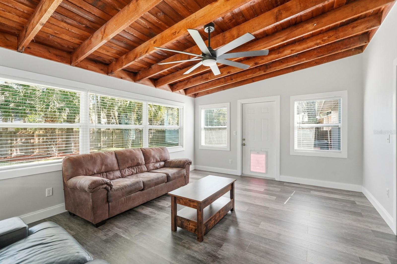 Image 20 of 48 For 543 Palm Drive