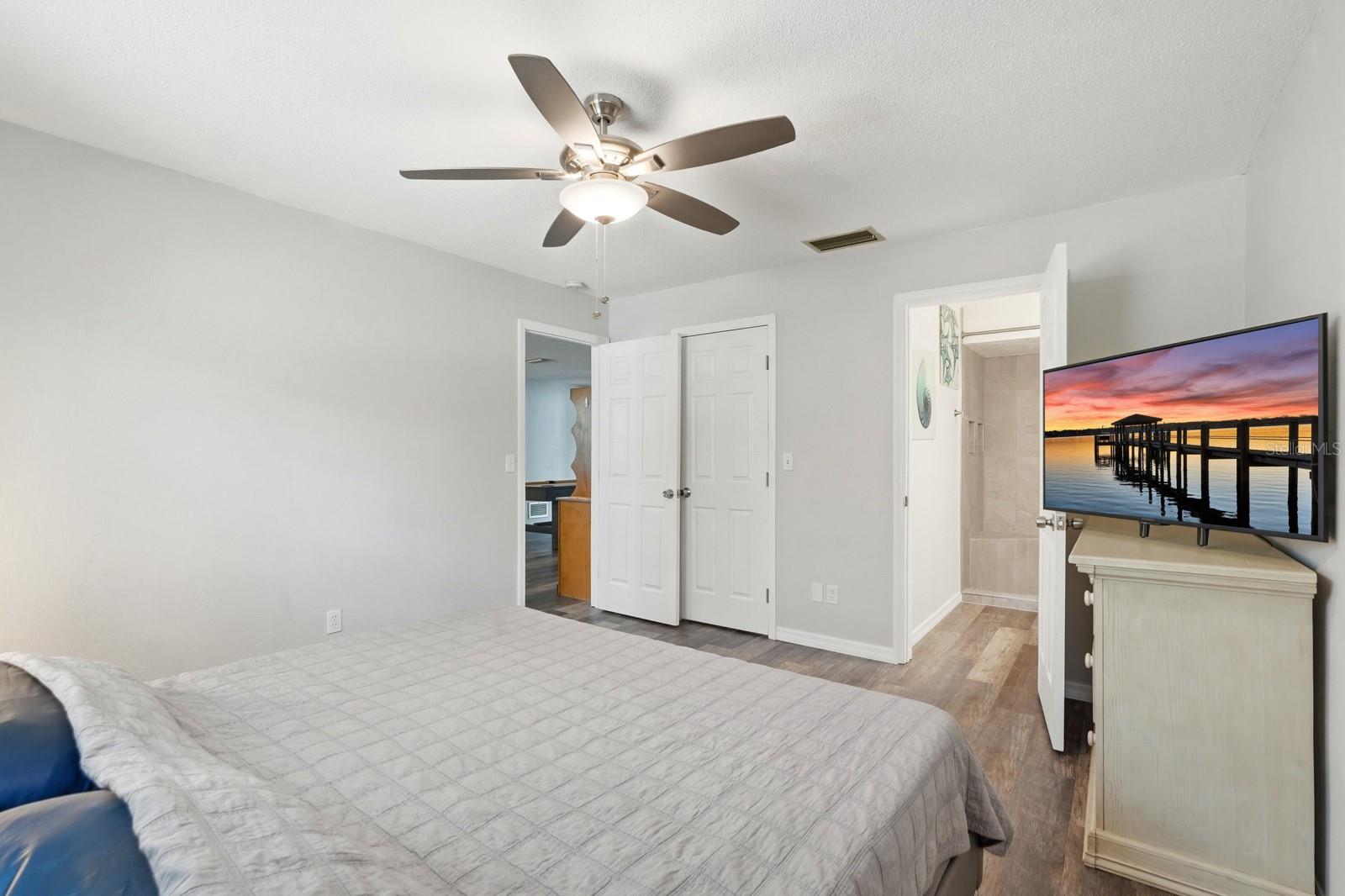 Image 21 of 48 For 543 Palm Drive