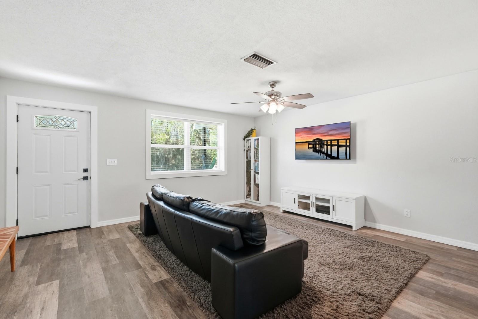 Image 4 of 48 For 543 Palm Drive