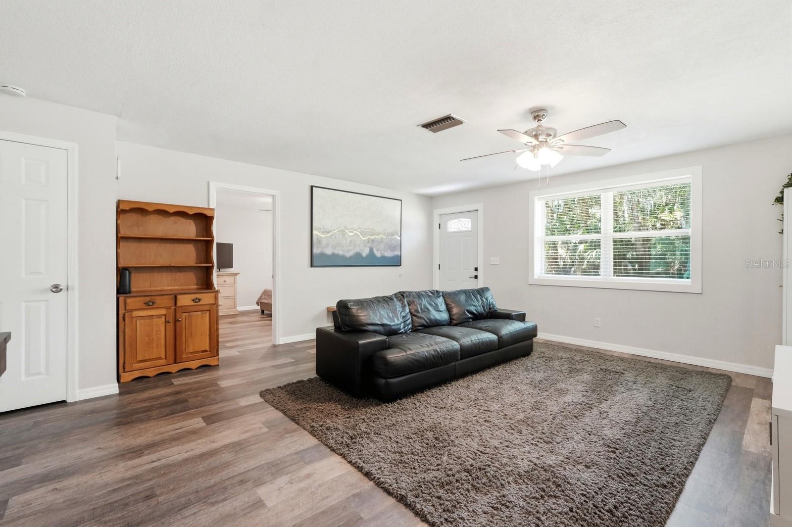 Image 5 of 48 For 543 Palm Drive