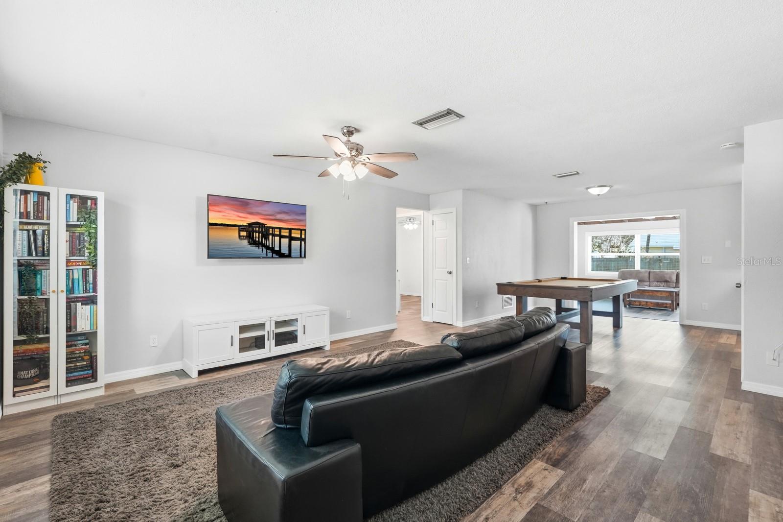 Image 7 of 48 For 543 Palm Drive