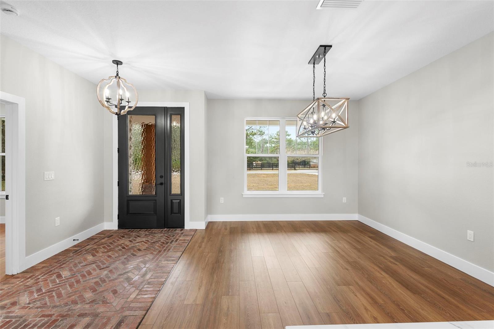 Image 4 of 46 For 39330 Greenbrier Street