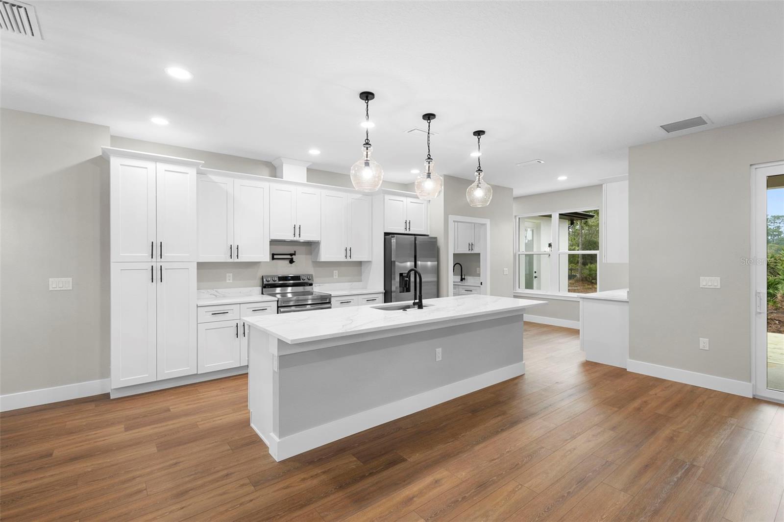 Image 8 of 46 For 39330 Greenbrier Street