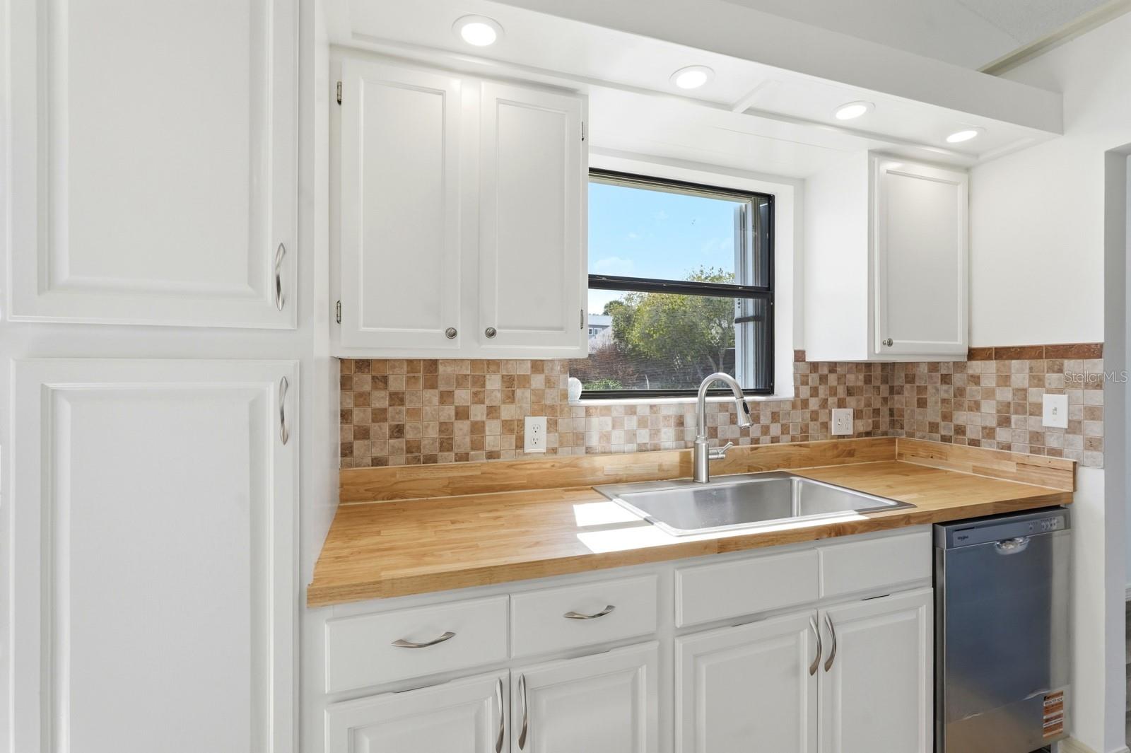 Image 15 of 66 For 714 Fox Tail Court