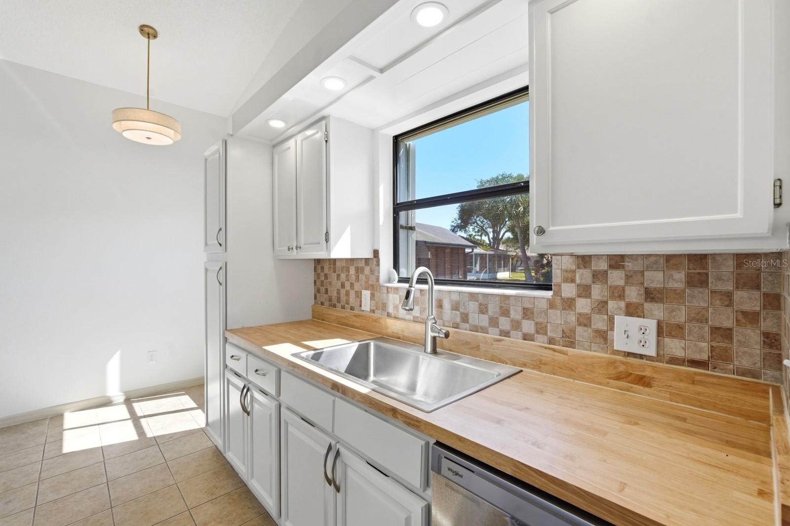 Image 16 of 66 For 714 Fox Tail Court