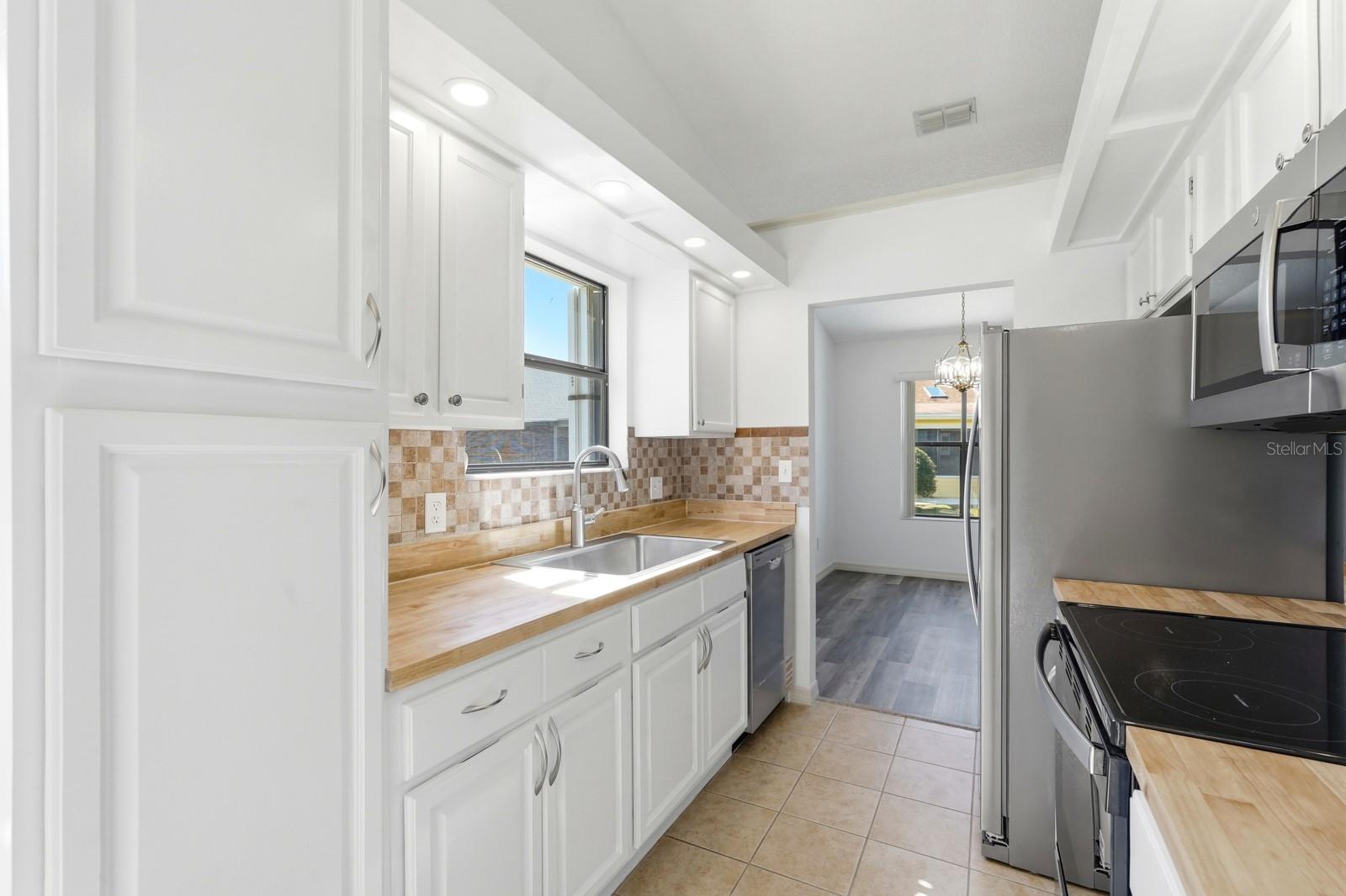 Image 18 of 66 For 714 Fox Tail Court