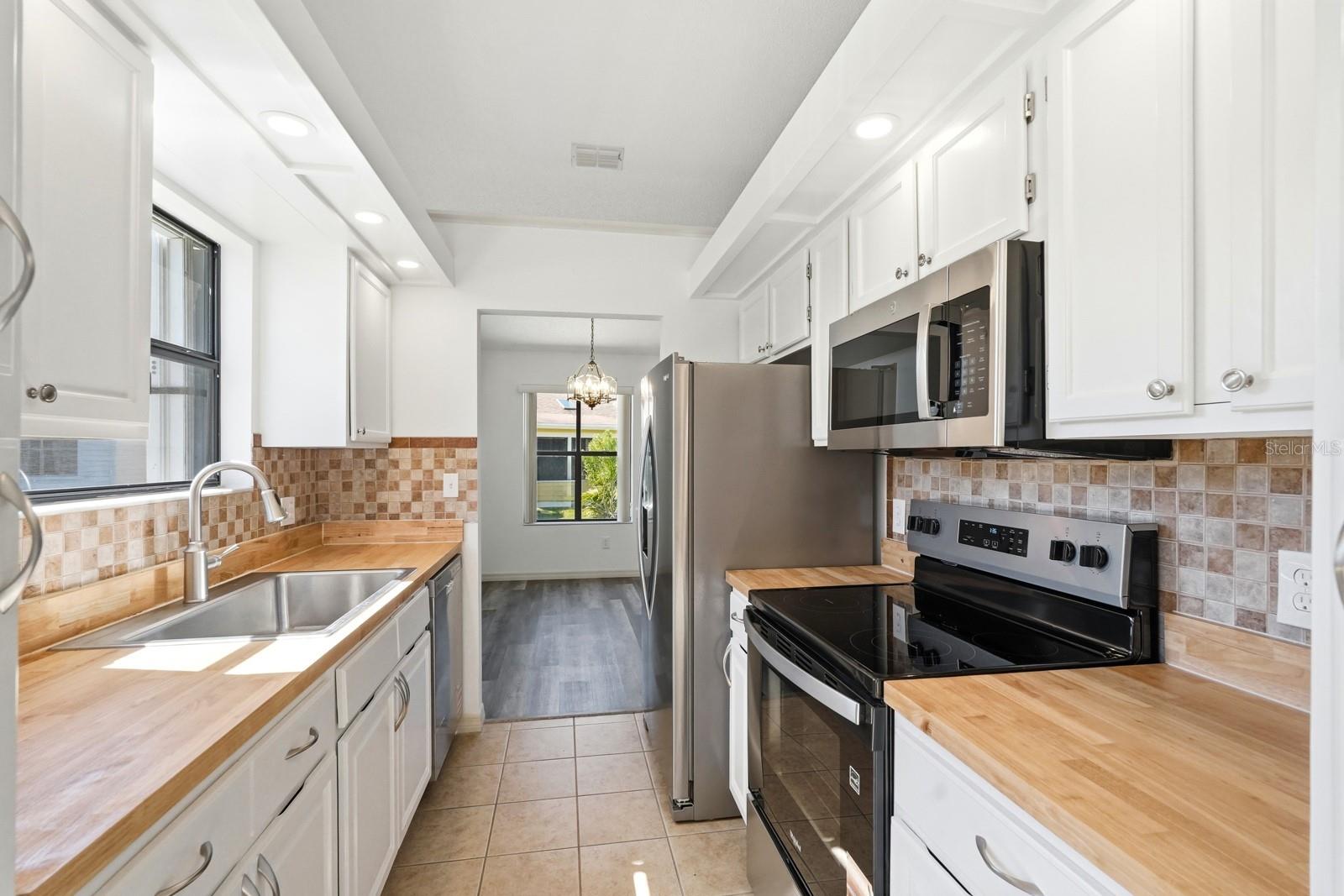 Image 4 of 66 For 714 Fox Tail Court